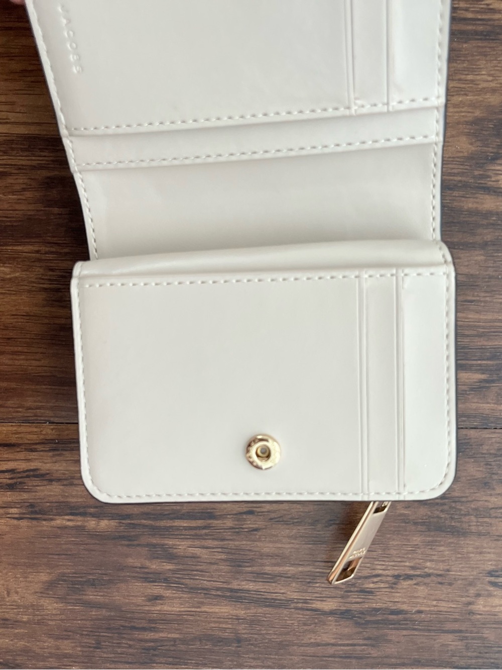 Marc Jacobs Mini Compact Cream Pebbled Leather Zip Card Wallet, Gold Hardware - Picture 8 of 11